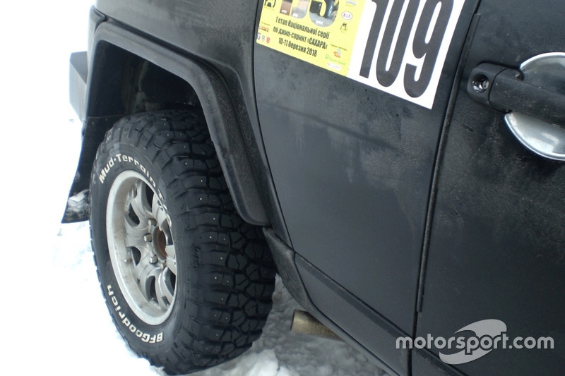 Дорожній шип на Toyota FJ Cruiser Олександра Мироненко та Романа Бочарова