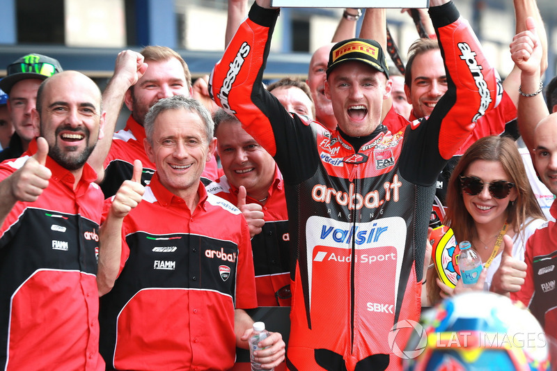 Переможець гонки Чаз Девіс, Aruba.it Racing-Ducati SBK Team