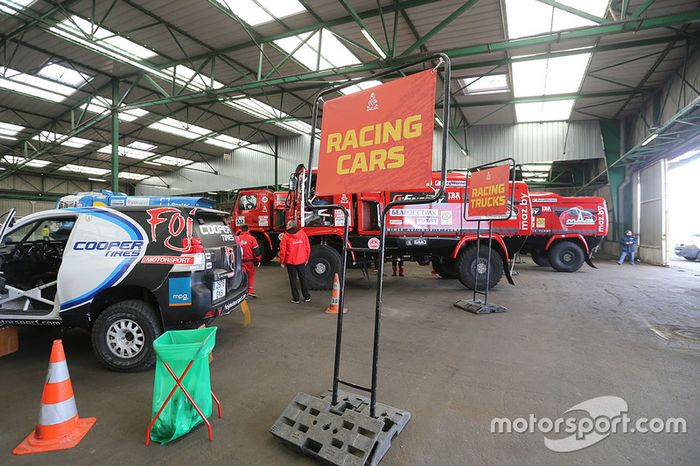 Los equipos se preparan en Le Havre para el largo viaje a Lima, Perú
