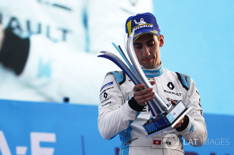 Podium: second place Sébastien Buemi, Renault e.Dams, with his trophy on the podium