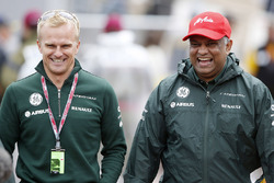 Heikki Kovalainen et Tony Fernandes, coprésident, Caterham Group