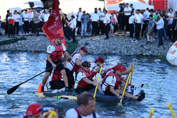 Sauber lors de la course de radeaux