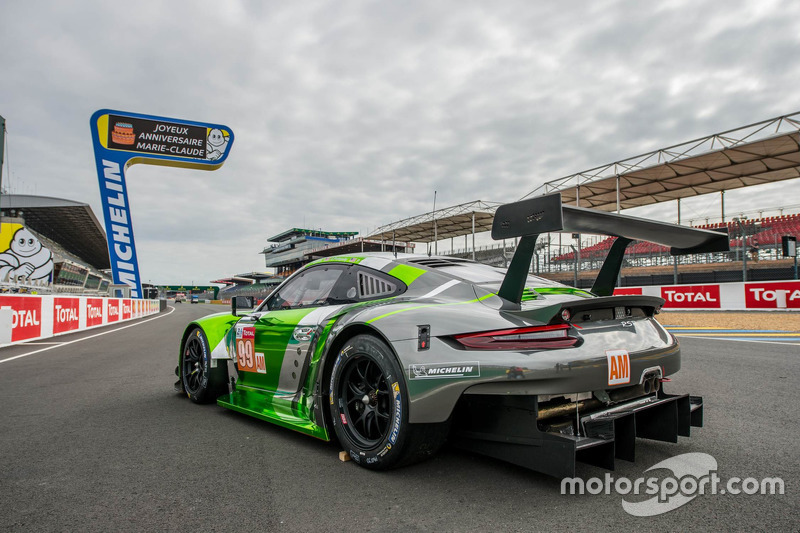 #99 Dempsey Proton Competition Porsche 911 RSR