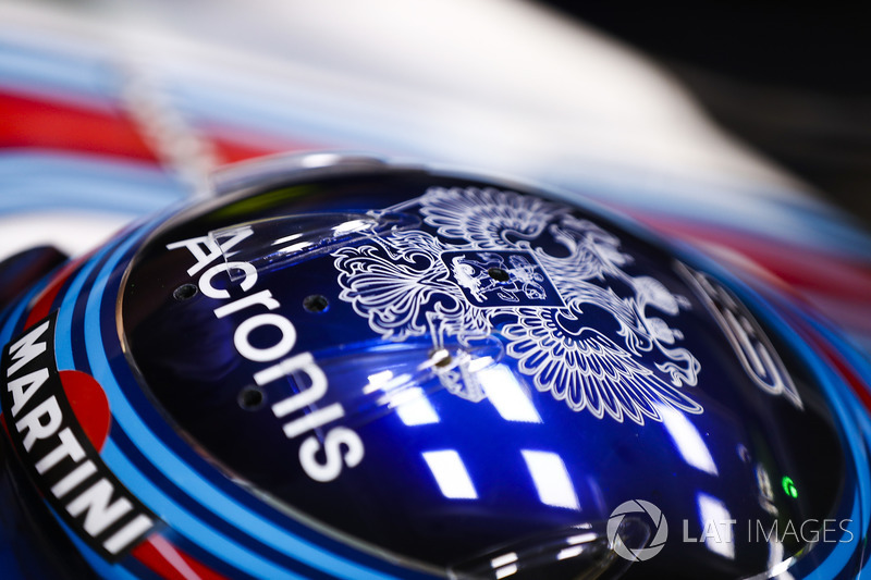 Шлем гонщика Williams Сергея Сироткина