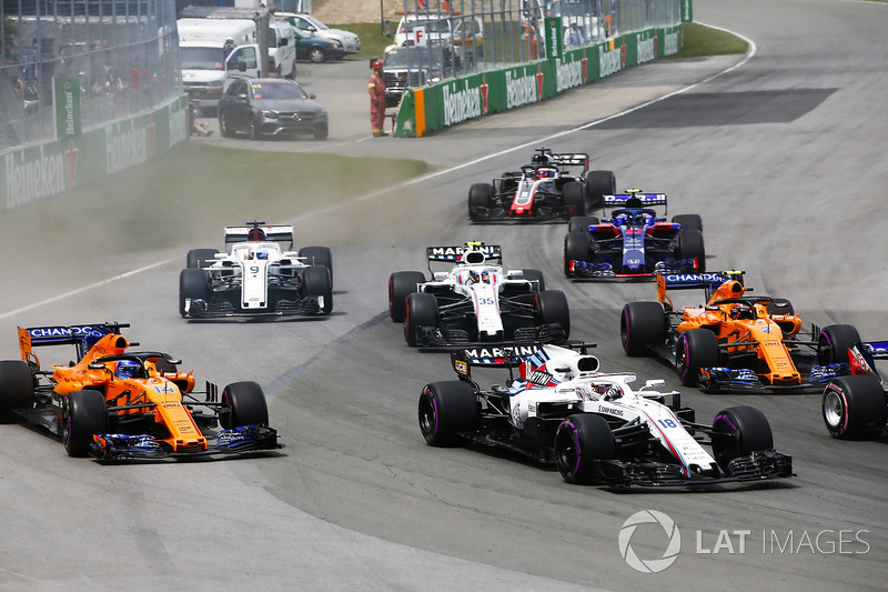 Lance Stroll, Williams FW41, Fernando Alonso, McLaren MCL33, Stoffel Vandoorne, McLaren MCL33,