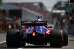 Brendon Hartley, Toro Rosso STR13, revient au stand