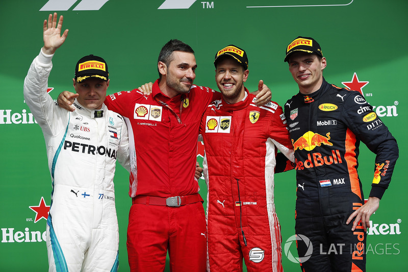 Sebastian Vettel, Ferrari, festeggia la vittoria sul podio con Valtteri Bottas, Mercedes AMG F1 e Max Verstappen, Red Bull Racing