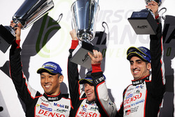 Podio: i vincitori della gara Sébastien Buemi, Anthony Davidson, Kazuki Nakajima, Toyota Gazoo Racin