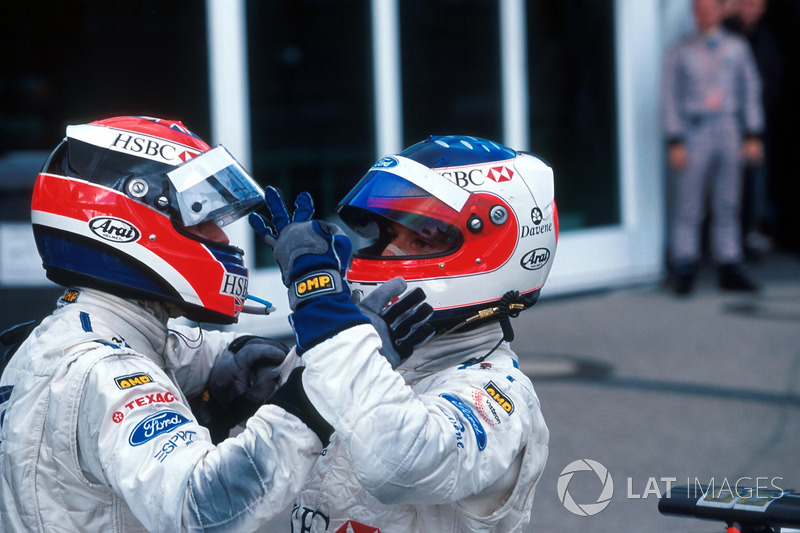 Johnny Herbert and Rubens Barrichello celebra vitória Stewart Grand Prix