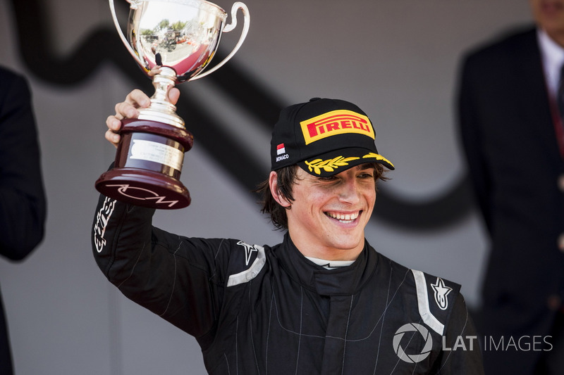Podio: tercer lugar Roberto Merhi, MP Motorsport