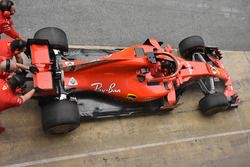 Ferrari SF71H con los espejos sobre el Halo