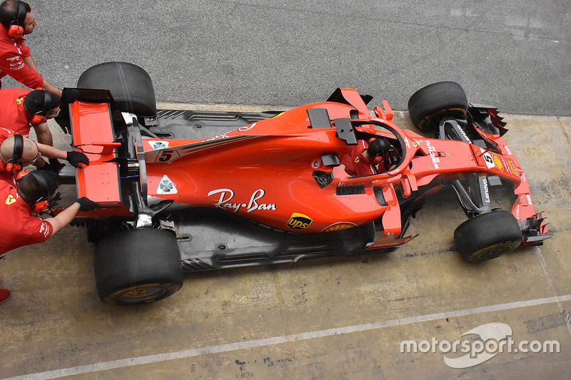 Ferrari SF71H con los espejos sobre el Halo