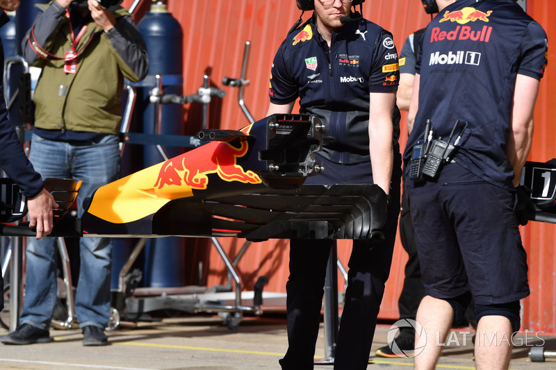 Red Bull Racing RB14, dettaglio dell'ala anteriore