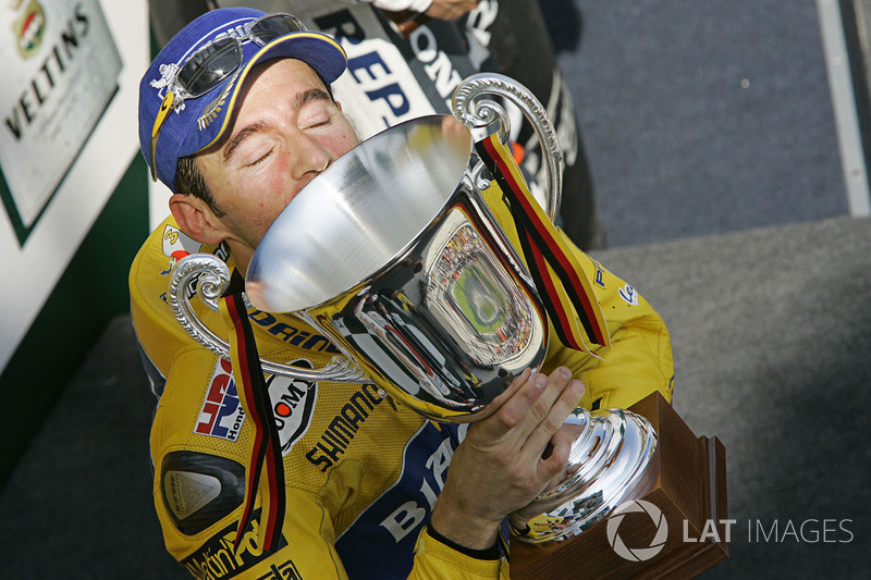 Podium: Pemenang balapan, Max Biaggi, Honda