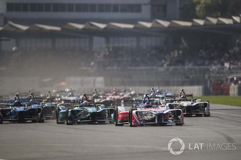 Felix Rosenqvist, Mahindra Racing, en la arrancada