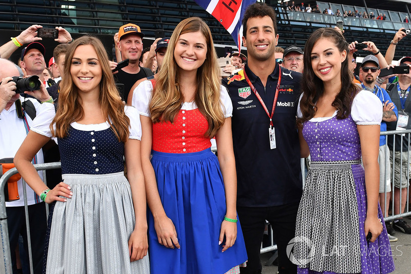 Daniel Ricciardo, Red Bull Racing and girls
