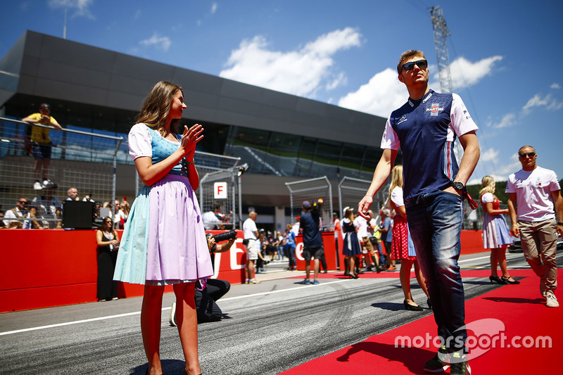 Grid kızları, Sergey Sirotkin, Williams Racing