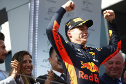 Sur le podium : le vainqueur Max Verstappen, Red Bull Racing