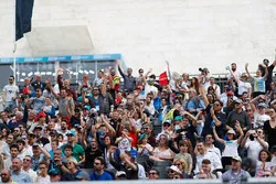 Les fans remplissent les tribunes