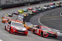 Ryan Blaney, Team Penske, Ford Fusion REV and Kyle Busch, Joe Gibbs Racing, Toyota Camry Skittles
