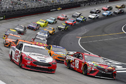 Ryan Blaney, Team Penske, Ford Fusion REV and Kyle Busch, Joe Gibbs Racing, Toyota Camry Skittles