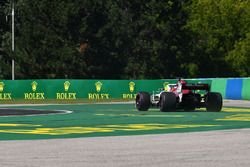 Marcus Ericsson, Sauber C37 runs wide on lap one