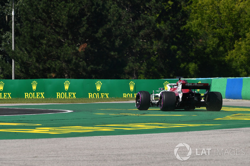 Marcus Ericsson, Sauber C37, va largo al primo giro