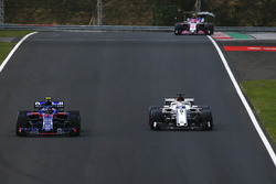 Pierre Gasly, Scuderia Toro Rosso STR13 and Marcus Ericsson, Sauber C37