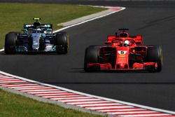 Sebastian Vettel, Ferrari SF71H ve Valtteri Bottas, Mercedes-AMG F1 W09