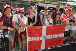 Kevin Magnussen, Haas F1 fans and banner
