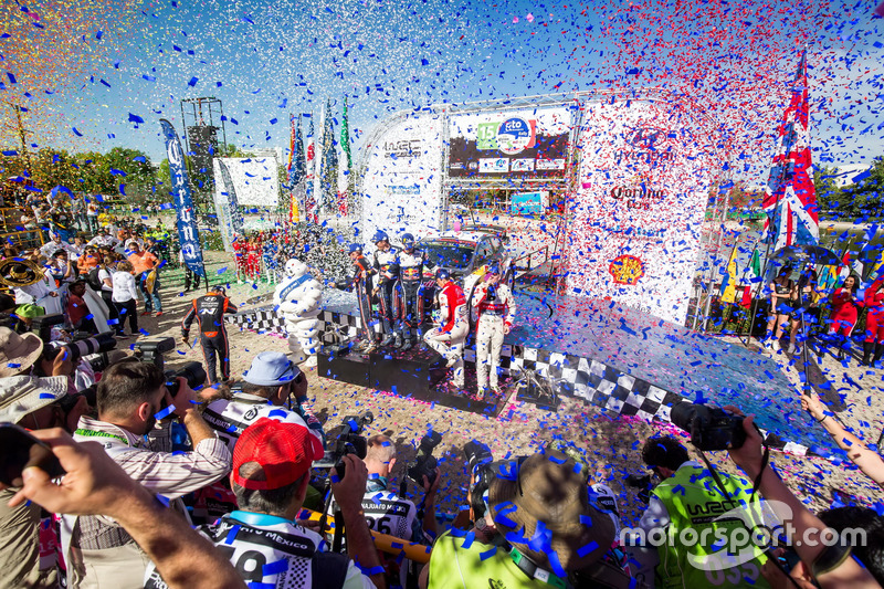 Podio: i vincitori Sébastien Ogier, Julien Ingrassia, M-Sport Ford WRT Ford Fiesta WRC, al secondo posto Dani Sordo, Carlos Del Barrio, Hyundai Motorsport Hyundai i20 Coupe WRC, al terzo posto Kris Meeke, Paul Nagle, Citroën World Rally Team Citroën C3 WRC