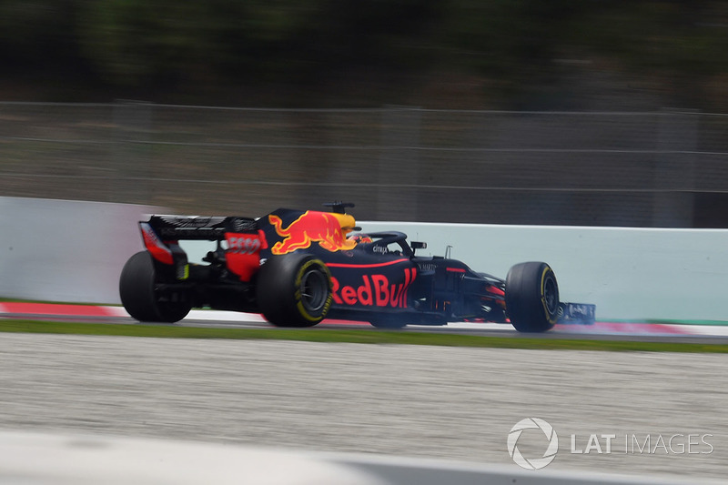 Max Verstappen, Red Bull Racing RB14 spins