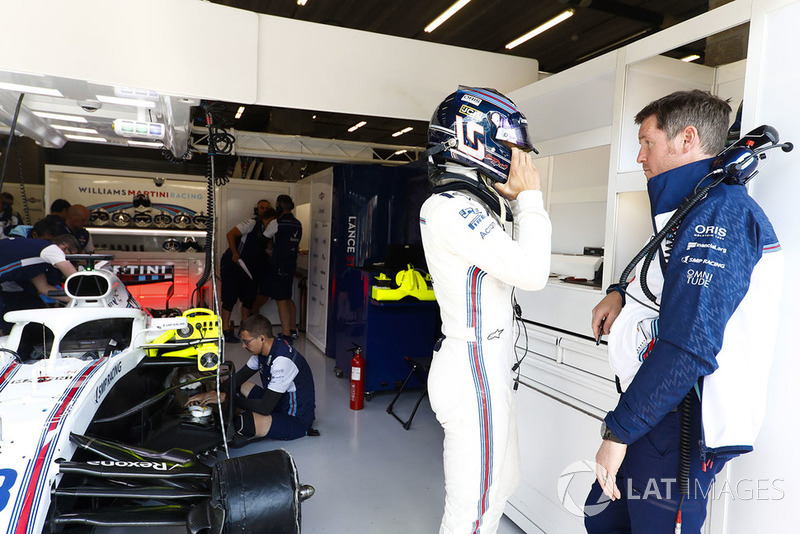 Lance Stroll, Williams Racing, talks with Rob Smedley, Head of Vehicle Performance, Williams Martini Racing