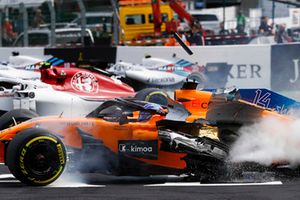 L'accident de Fernando Alonso, McLaren MCL33 au départ