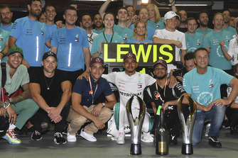 Lewis Hamilton, Mercedes AMG F1 fête sa victoire avec son équipe