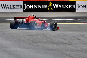 Sebastian Vettel, Ferrari SF71H locks front tyre