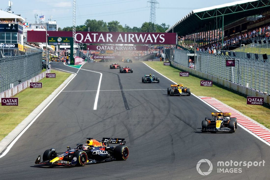 Max Verstappen, Red Bull Racing RB19, Oscar Piastri, McLaren MCL60, Lando Norris, McLaren MCL60