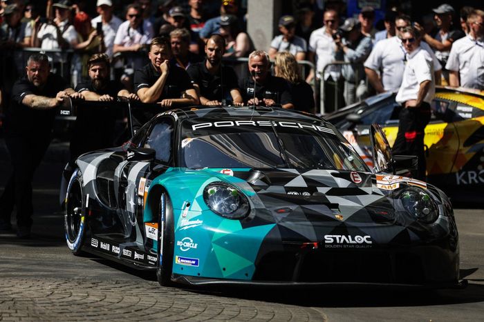 #88 Proton Competition Porsche 911 RSR - 19 de Harry Tincknell, Brendan Iribe, Oliver Millroy