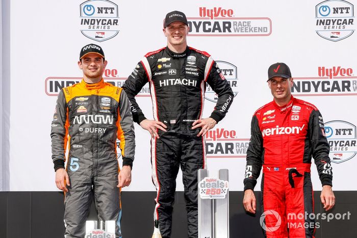 Patricio O'Ward, Arrow McLaren SP Chevrolet, Josef Newgarden, Team Penske Chevrolet, Will Power, Team Penske Chevrolet, en el podio