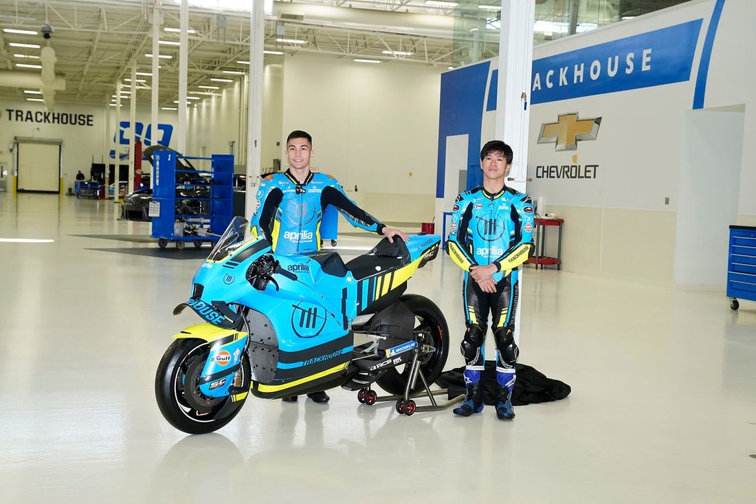 Raúl Fernández, Ai Ogura y el equipo Trackhouse Racing desvelan sus libreas
