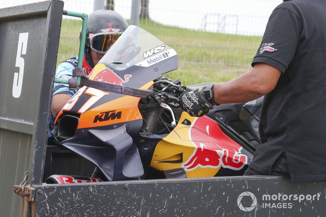Moto de Pedro Acosta, Red Bull KTM Factory Racing, caída