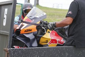 Moto de Pedro Acosta, Red Bull KTM Factory Racing, caída