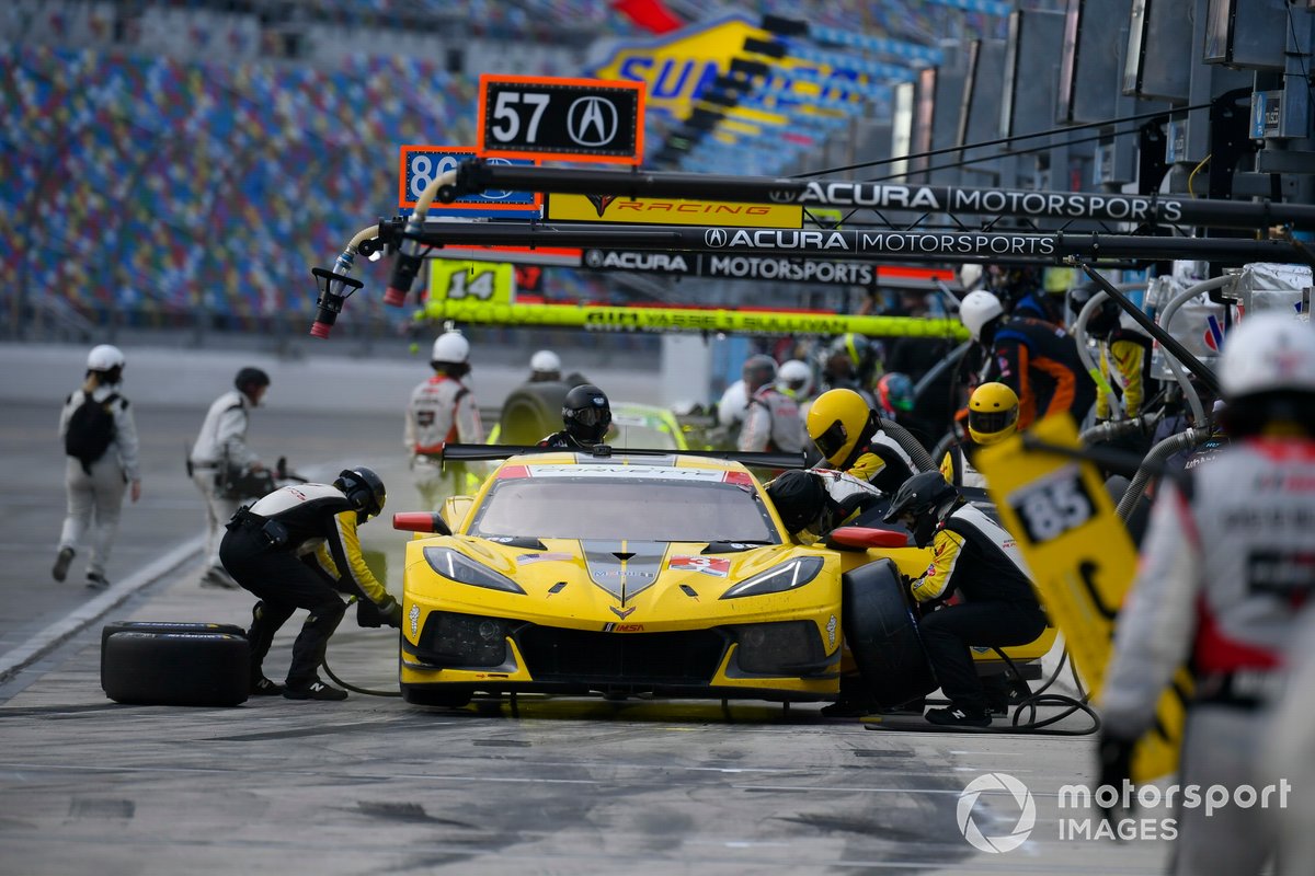 #3 Corvette Racing Corvette C8.R, GTLM: Antonio Garcia, Jordan Taylor pit stop