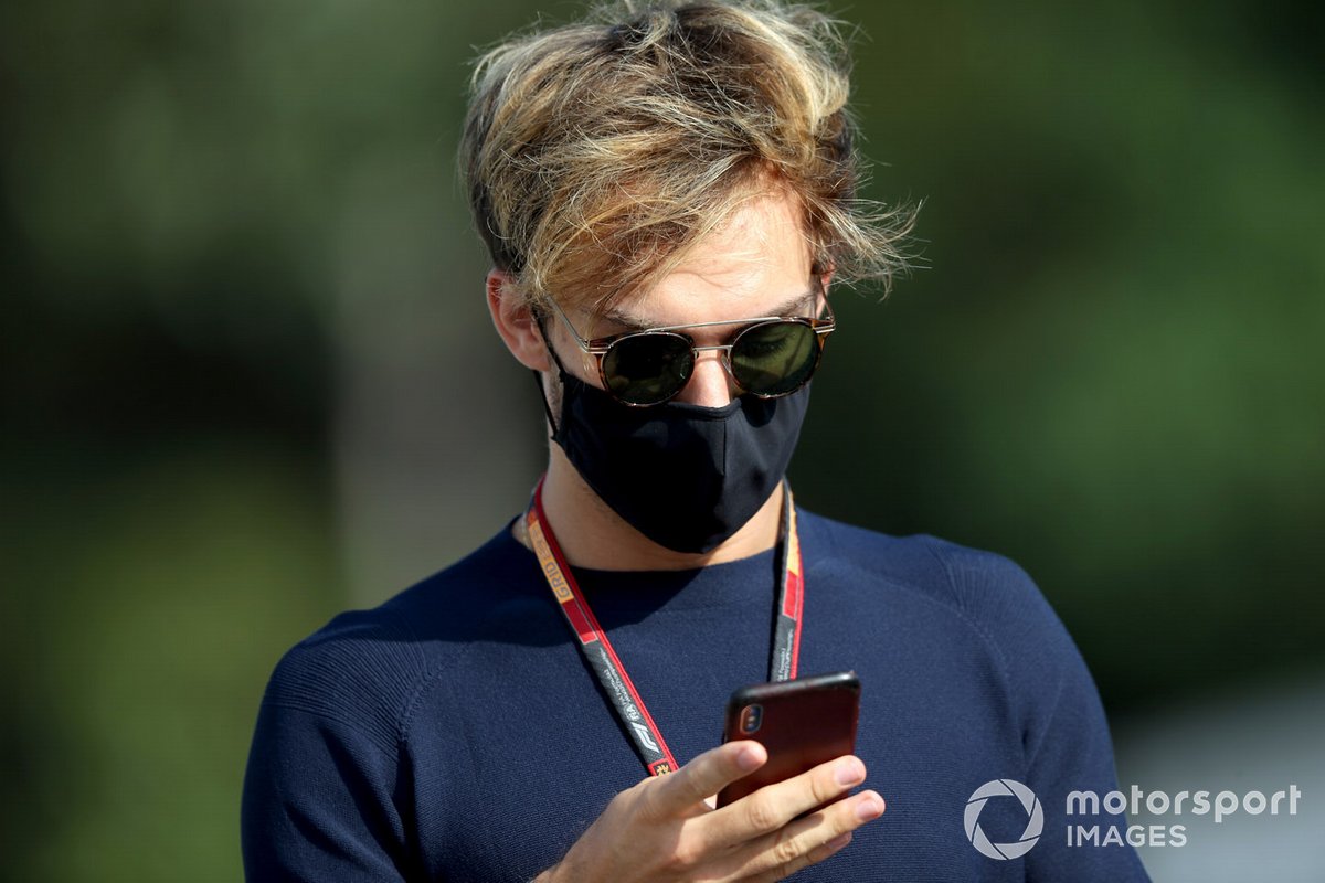 Pierre Gasly, AlphaTauri arrives at the track.