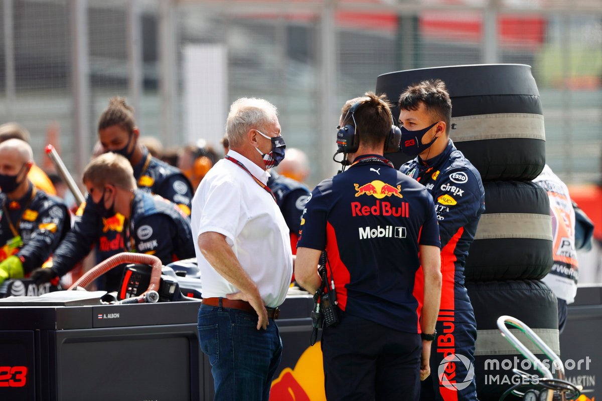 Helmut Marko, Consultant, Red Bull Racing, e Alex Albon, Red Bull Racing