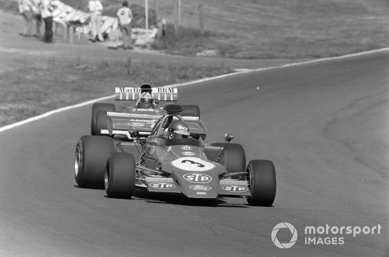 Ronnie Peterson, March 721G Ford leads Jean-Pierre Beltoise, BRM P160C