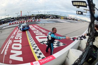 Race Winner Kevin Harvick, Stewart-Haas Racing, Ford Mustang