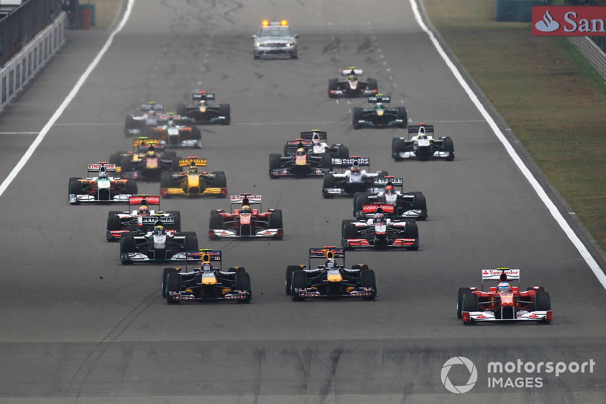 Fernando Alonso, Ferrari F10 líder al inicio