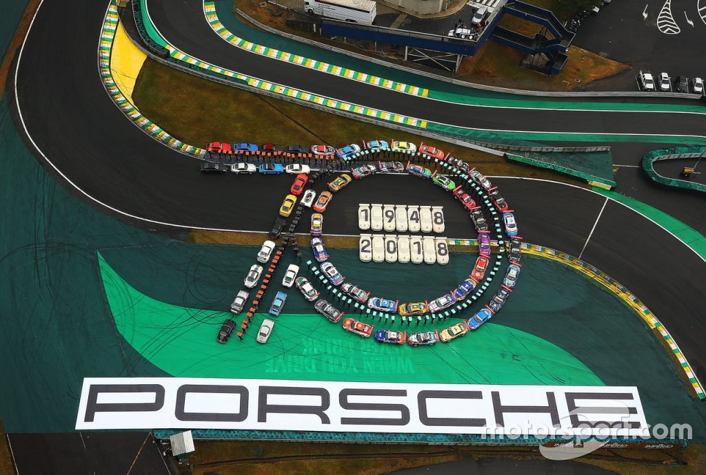 #15 "Simbolismo da família Porsche Cup: Juntos somos mais fortes"