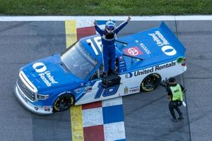 Race Winner Austin Hill, Hattori Racing Enterprises, Toyota Tundra